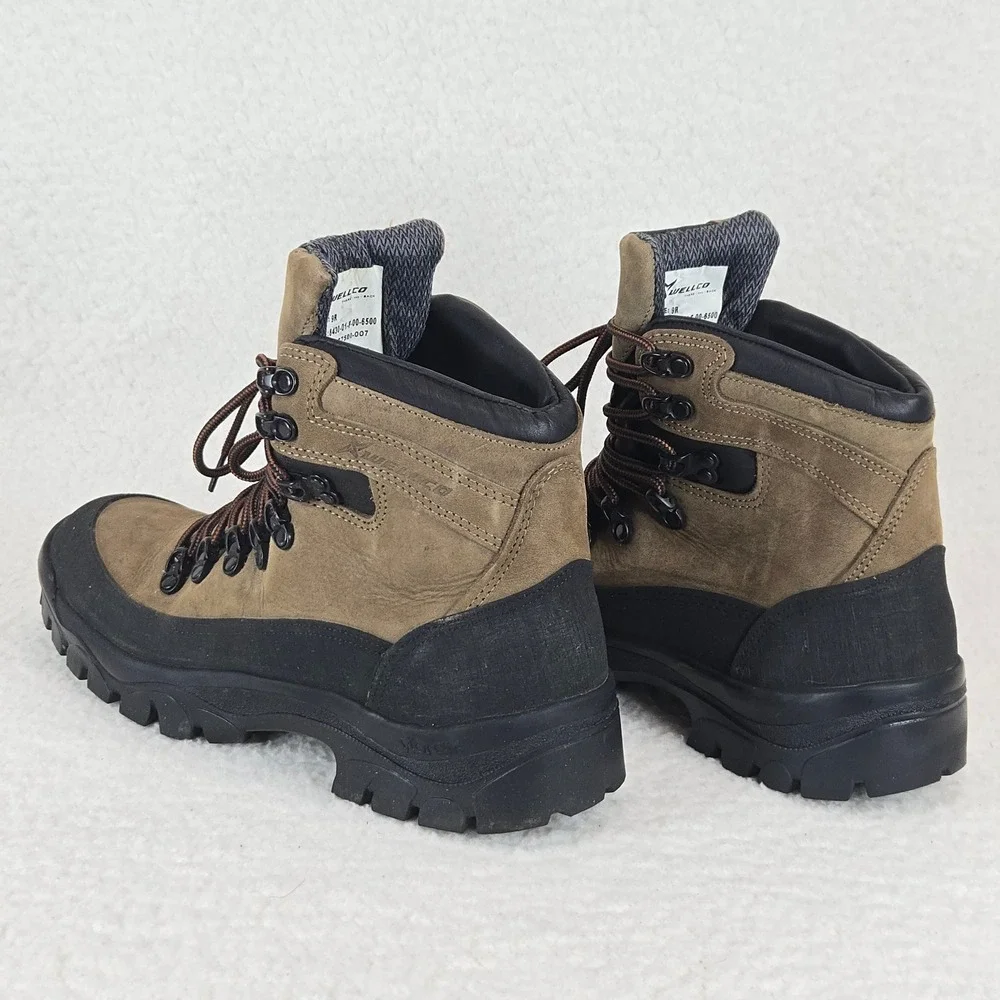 Wellco Mens Hiking Boots 9R Tan Black Leather Tactical Vibram Gorpcore 87500-007